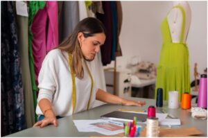 How to Choose the Right Fashion School for You